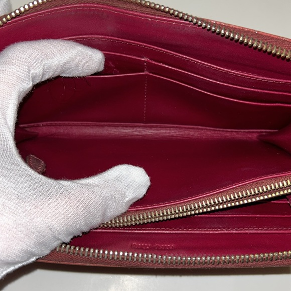 Miu Miu Red Croc-Embossed Zip Wallet - Picture 9 of 12